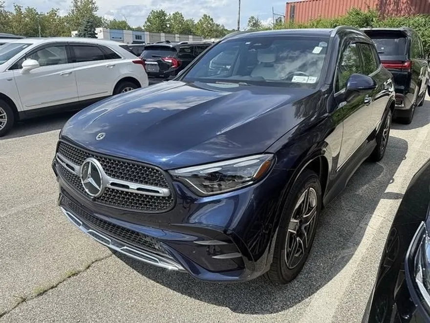 2024 Mercedes Benz GLC 300 4MATIC photo 1