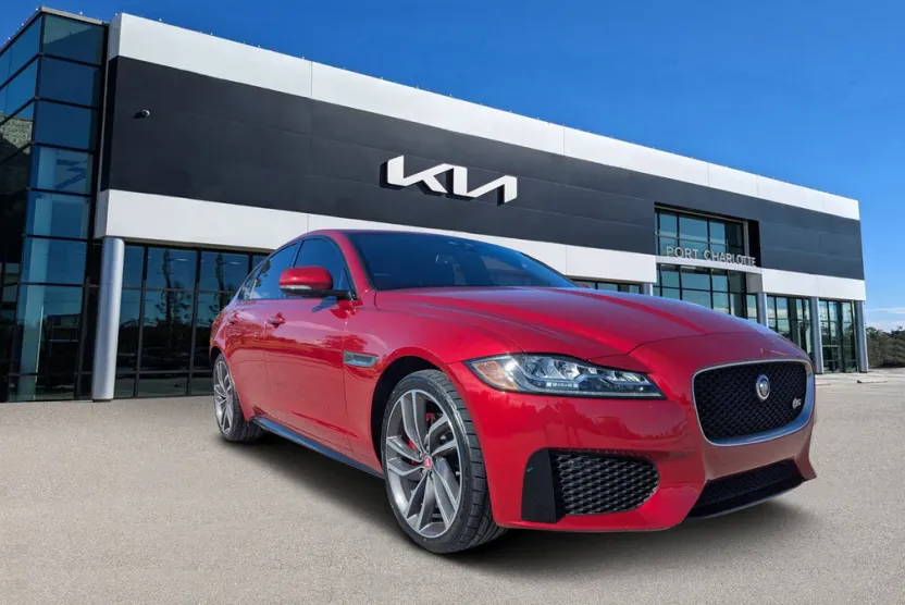 2016 Jaguar XF S photo 1