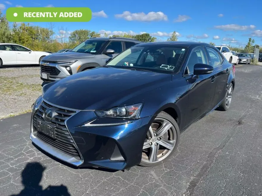 2017 Lexus IS 300 photo 1