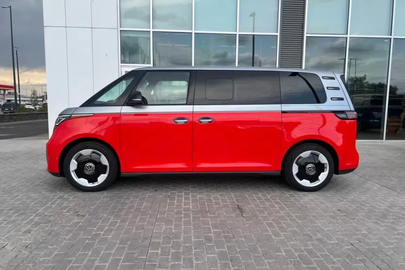 2025 Volkswagen ID. Buzz Pro S photo 1