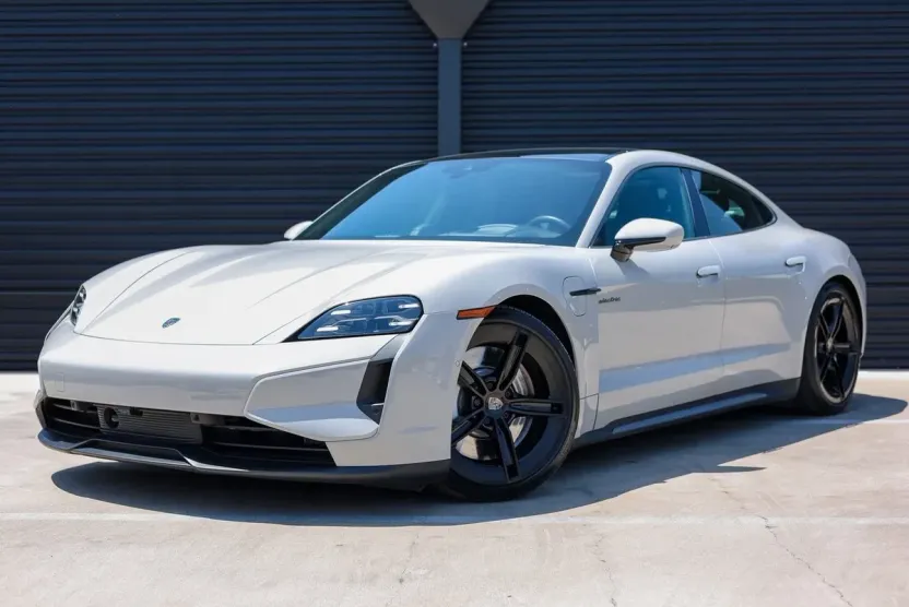 2025 Porsche Taycan Turbo photo 1