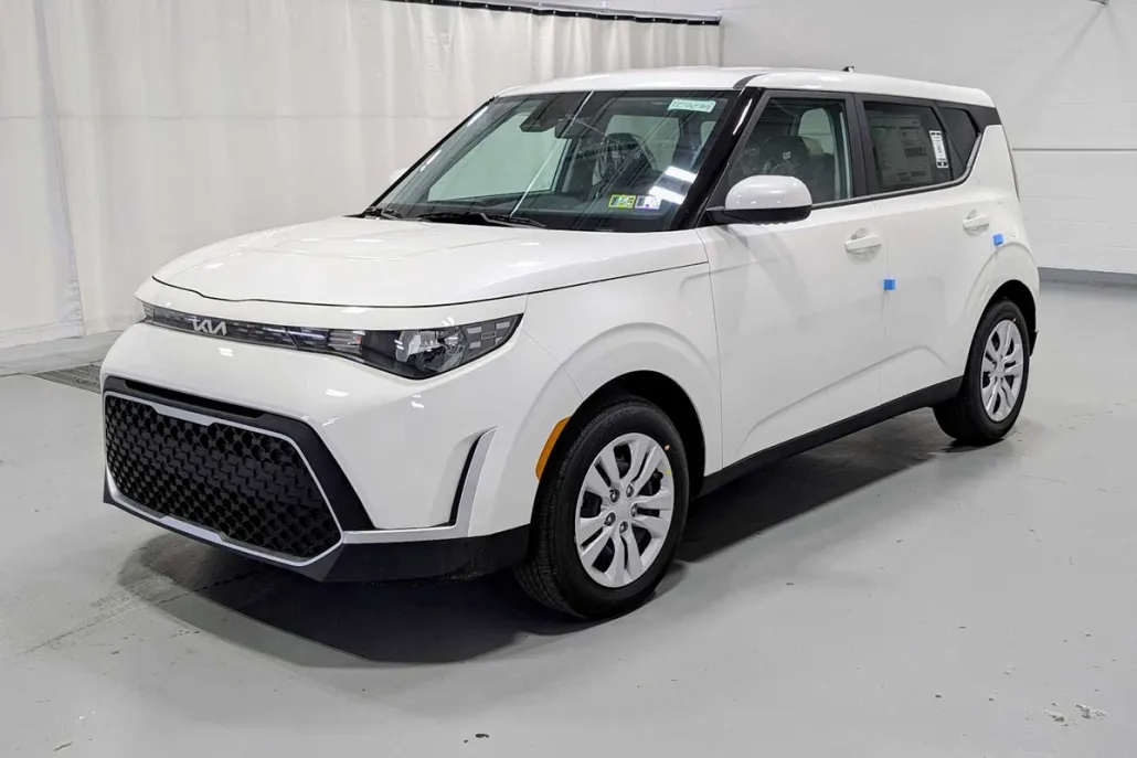 2025 Kia Soul LX photo 1