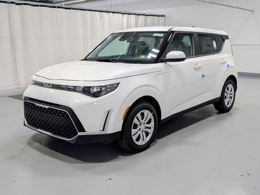 2025 Kia Soul LX photo 1