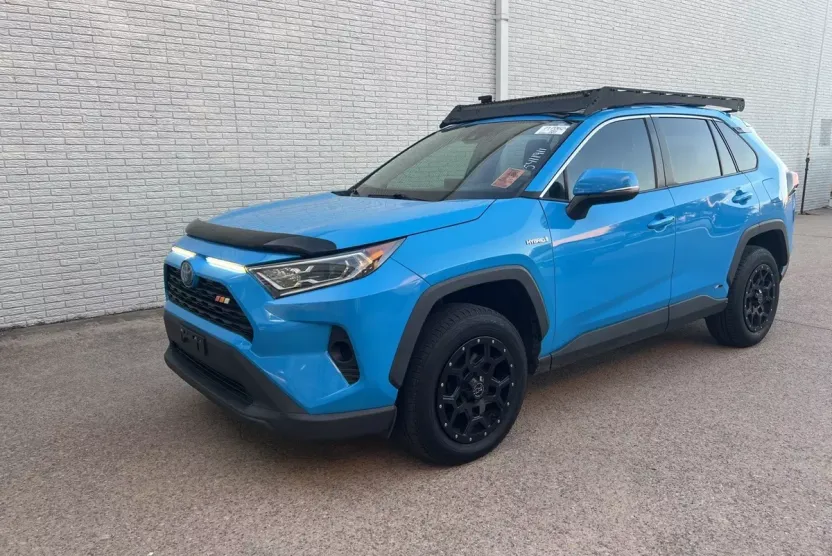 2021 Toyota RAV4 XLE photo 1