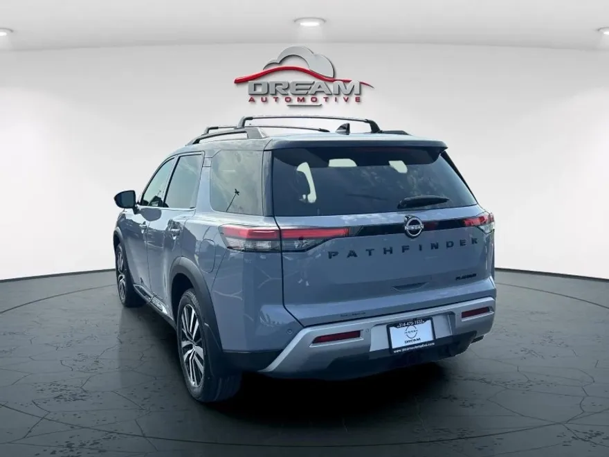 2025 Nissan Pathfinder Platinum photo 1