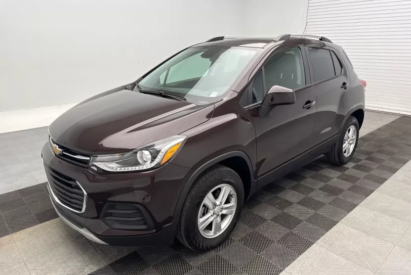 2022 Chevrolet Trax LT photo 1