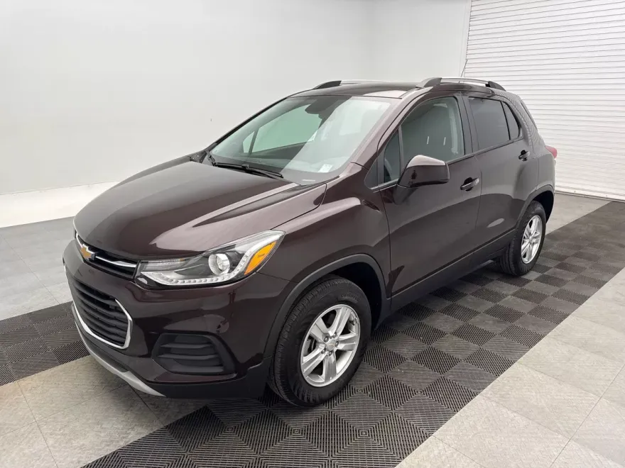 2022 Chevrolet Trax LT photo 1