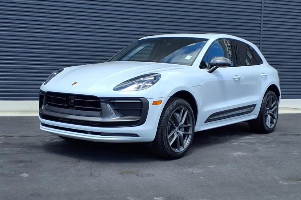 2024 Porsche Macan T photo 1