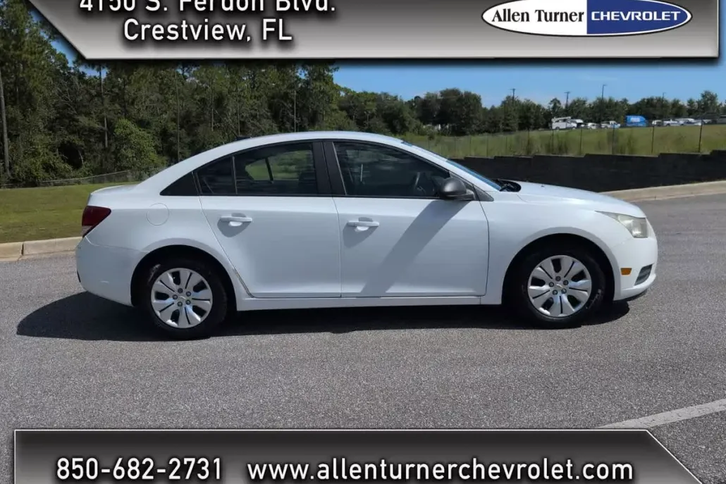 2014 Chevrolet Cruze LS photo 1