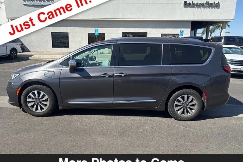 2021 Chrysler Pacifica Hybrid Limited photo 1
