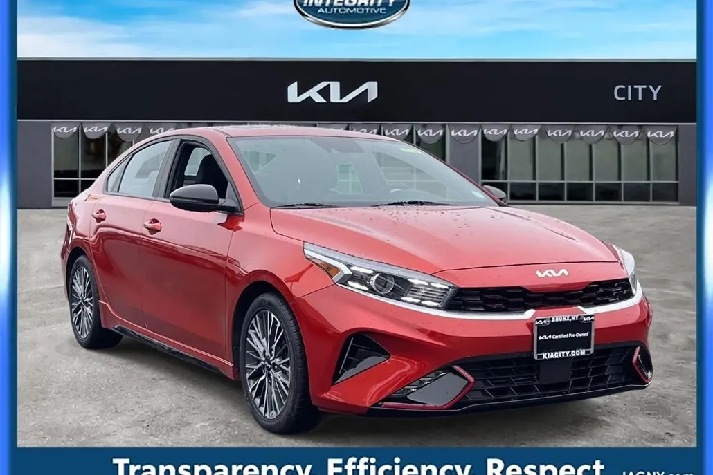 2023 Kia Forte GT-Line photo 1