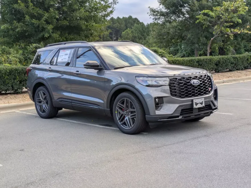 2025 Ford Explorer ST photo 1