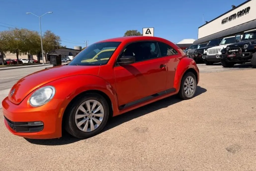2016 Volkswagen Beetle 1.8T S photo 1