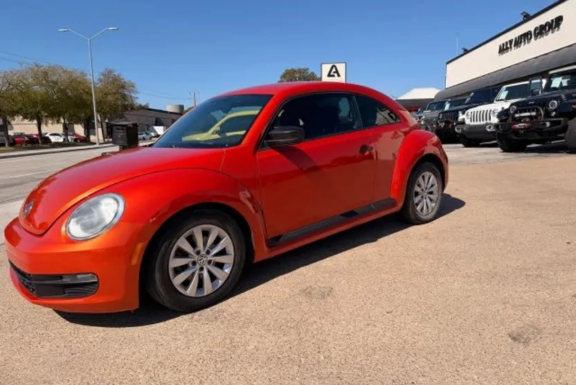 2016 Volkswagen Beetle 1.8T S photo 1