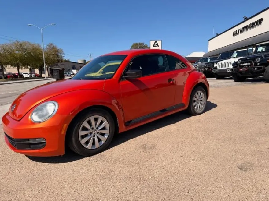 2016 Volkswagen Beetle 1.8T S photo 1