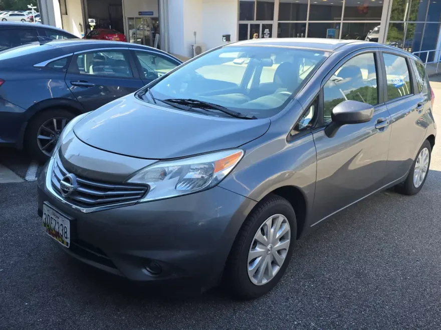 2016 Nissan Versa Note SV photo 1