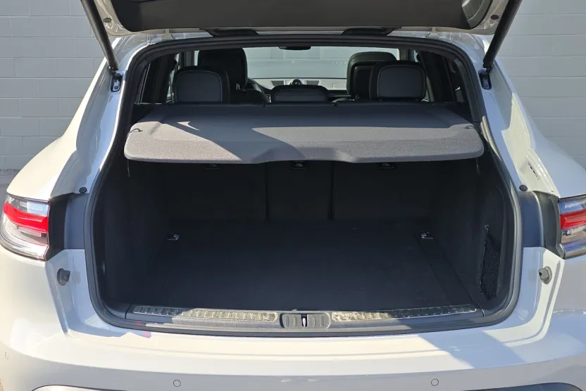 2025 Porsche Macan T photo 1