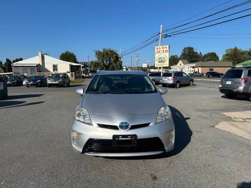 2012 Toyota Prius Two photo 1