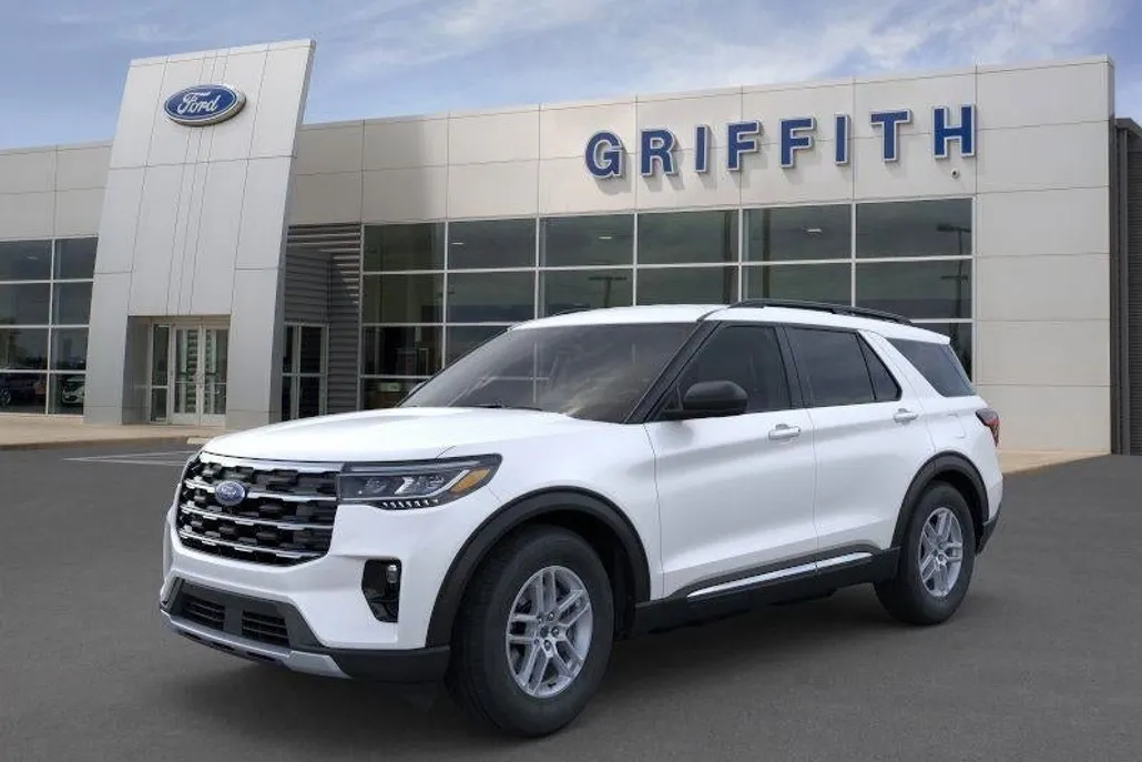 2025 Ford Explorer photo 1
