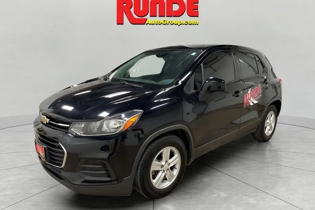 2020 Chevrolet Trax LS photo 1