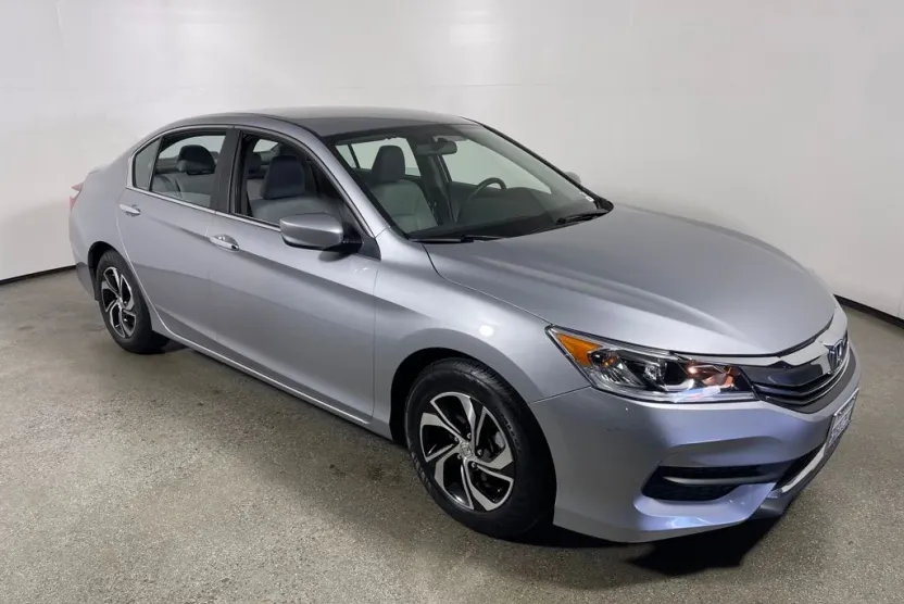 2016 Honda Accord LX photo 1