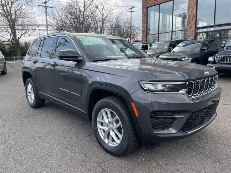 2025 Jeep Grand Cherokee Laredo X photo 1