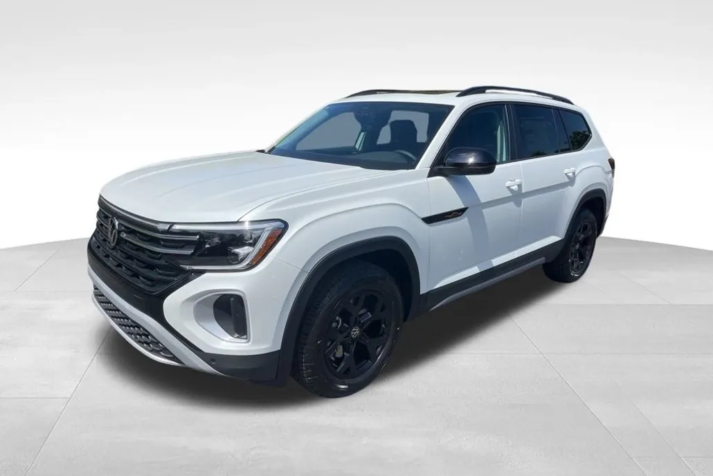 2026 Volkswagen Atlas Peak Edition SE photo 1