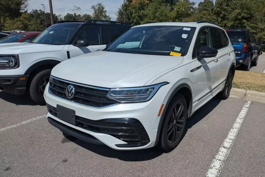 2022 Volkswagen Tiguan SE R-Line Black photo 1