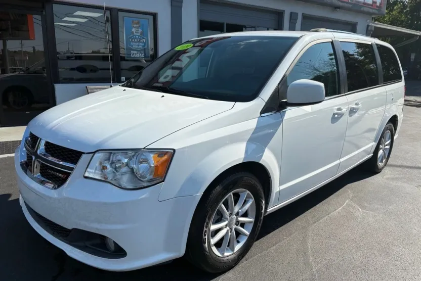 2019 Dodge Grand Caravan SXT photo 1