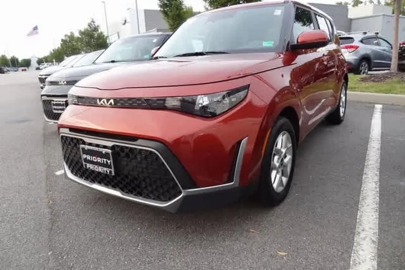 2024 Kia Soul LX photo 1