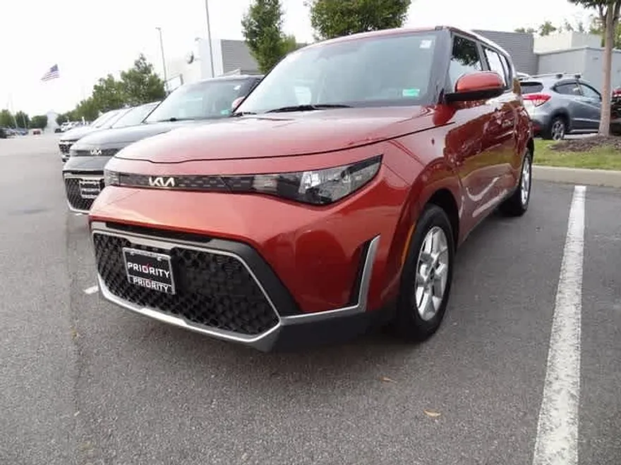 2024 Kia Soul LX photo 1