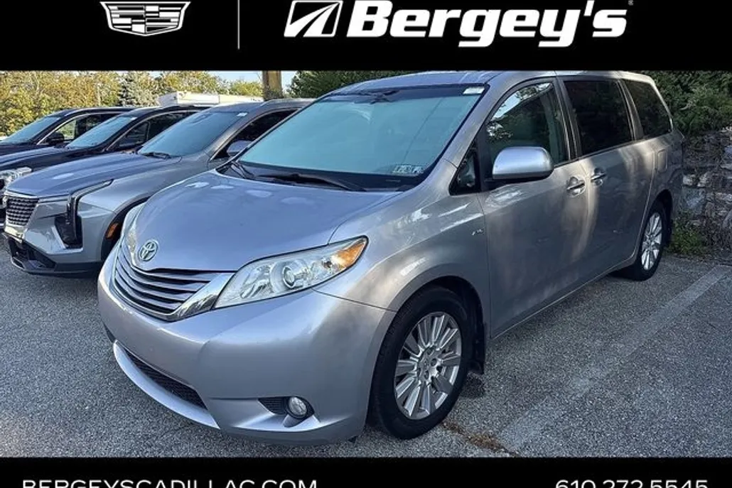 2017 Toyota Sienna XLE photo 1