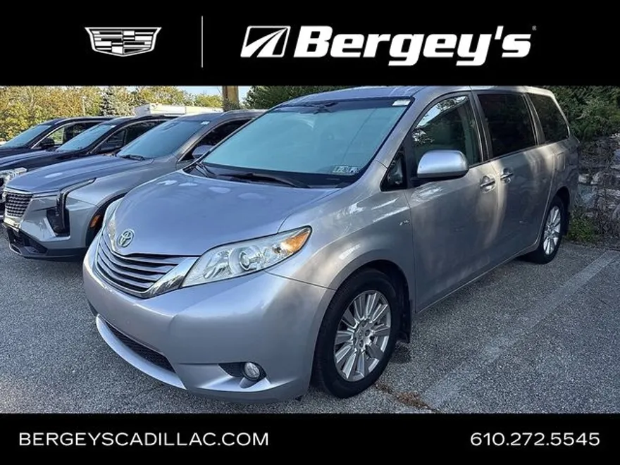 2017 Toyota Sienna XLE photo 1