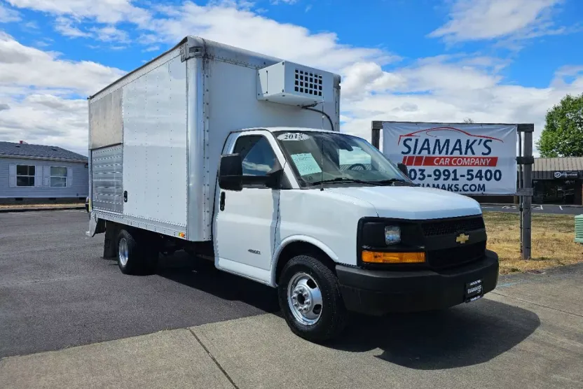 2015 Chevrolet Express Cutaway Van photo 1