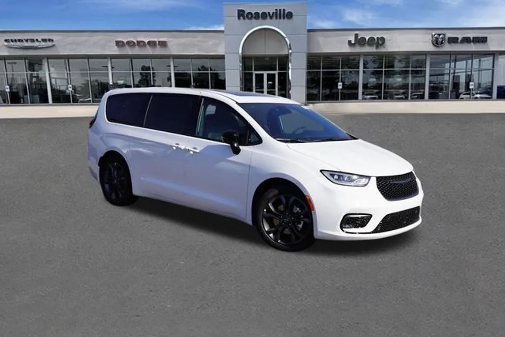 2026 Chrysler Pacifica photo 1