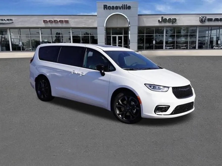 2026 Chrysler Pacifica photo 1