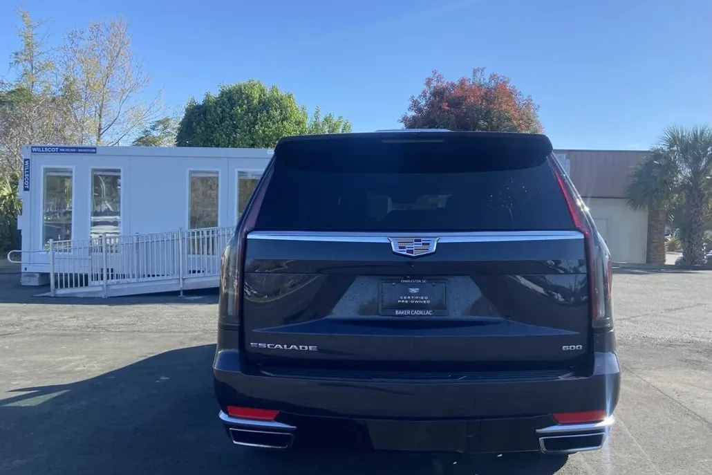 2023 Cadillac Escalade Premium Luxury photo 1