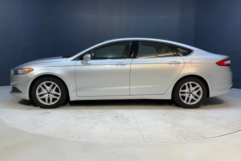 2016 Ford Fusion SE photo 1