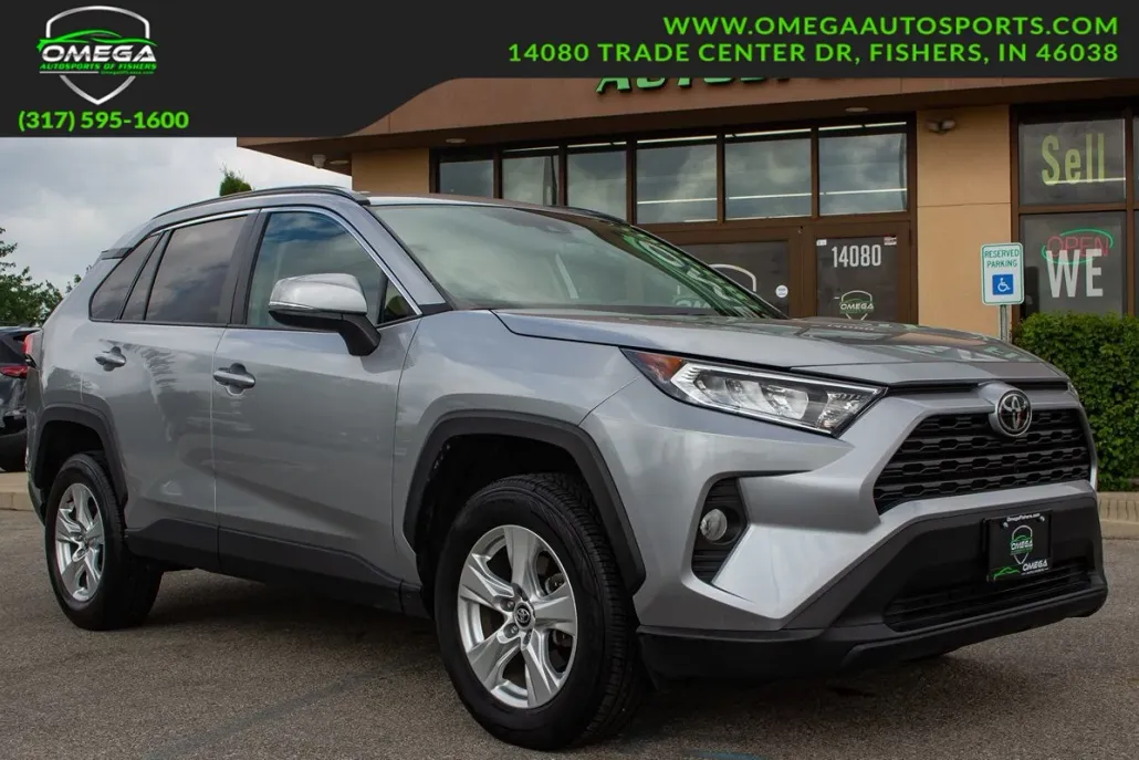 2020 Toyota RAV4 XLE photo 1