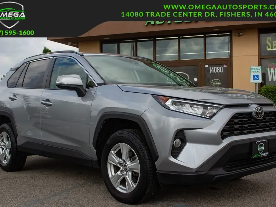 2020 Toyota RAV4 XLE photo 1