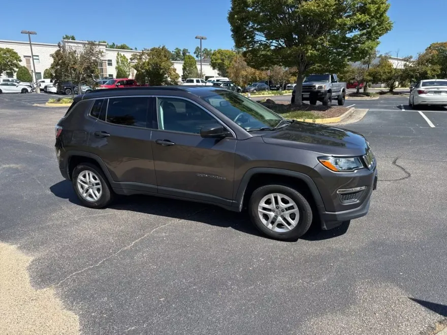 2019 Jeep Compass Sport photo 1