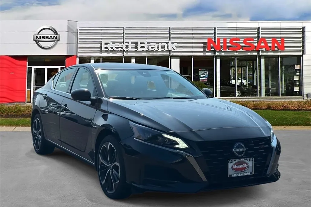 2025 Nissan Altima 2.5 SR photo 1