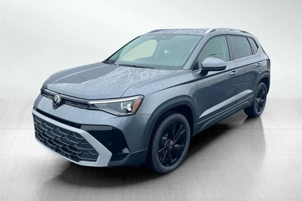 2025 Volkswagen Taos SE photo 1