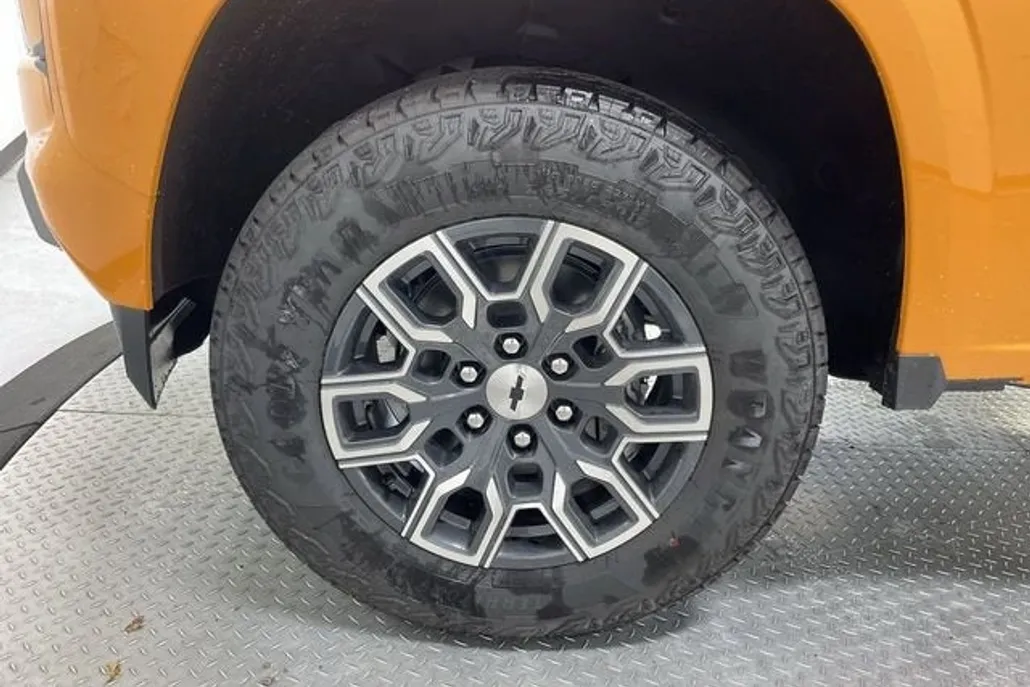 2026 Chevrolet Colorado Z71 photo 1