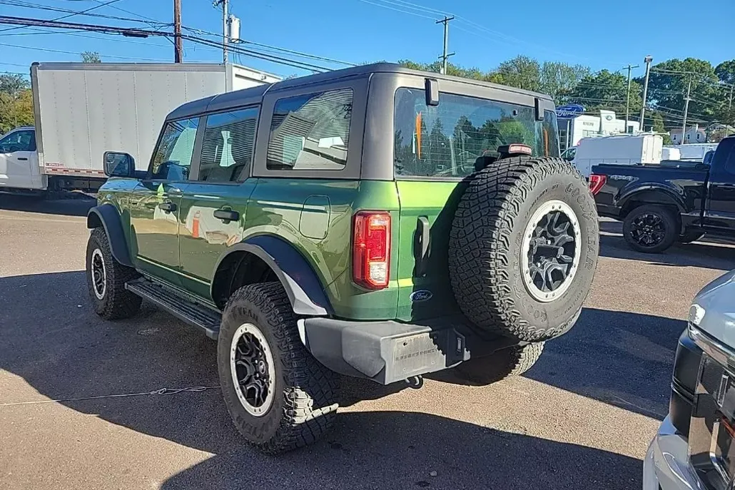 2022 Ford Bronco Base photo 1