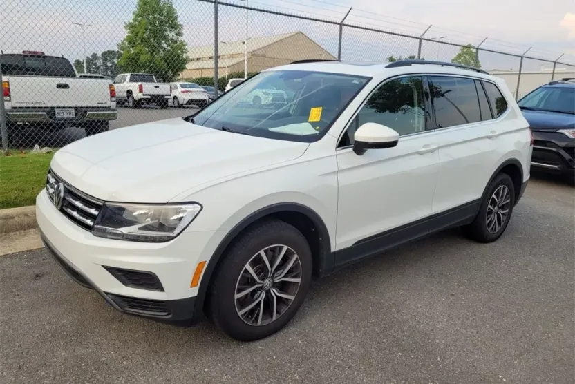 2019 Volkswagen Tiguan SE R-Line photo 1