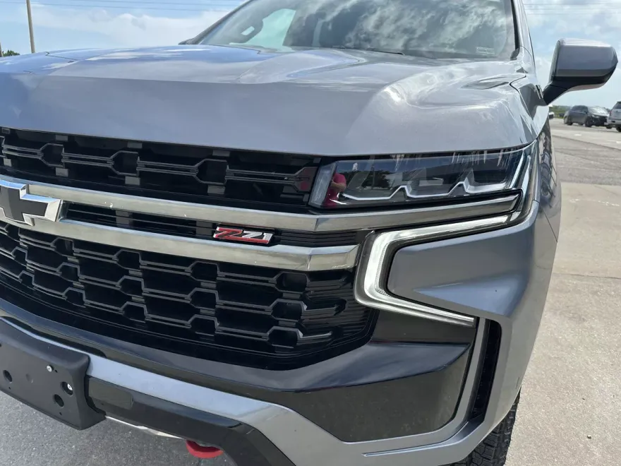2021 Chevrolet Suburban Z71 photo 1