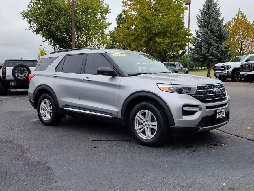 2021 Ford Explorer XLT photo 1