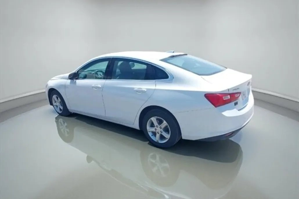 2023 Chevrolet Malibu LS photo 1