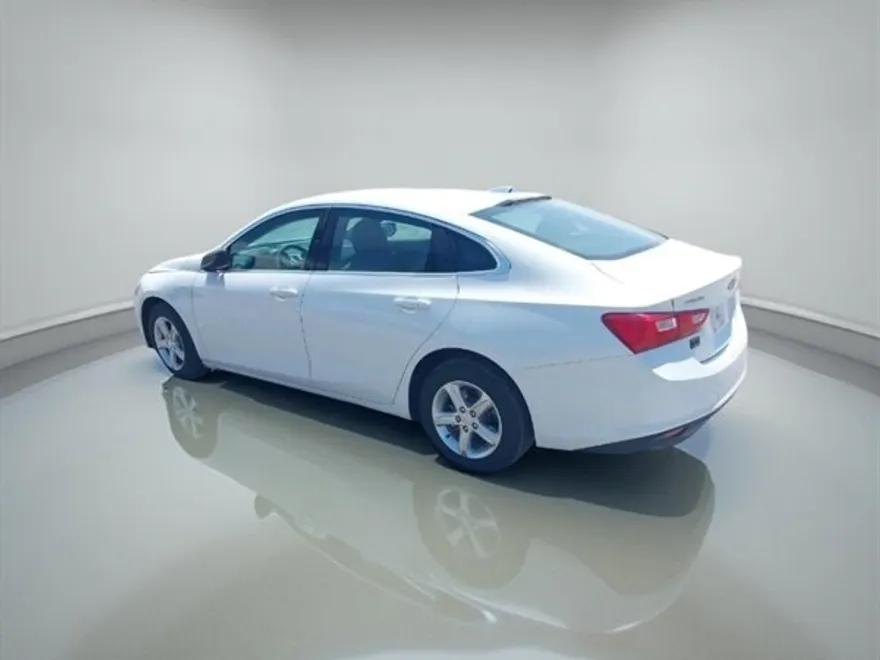 2023 Chevrolet Malibu LS photo 1